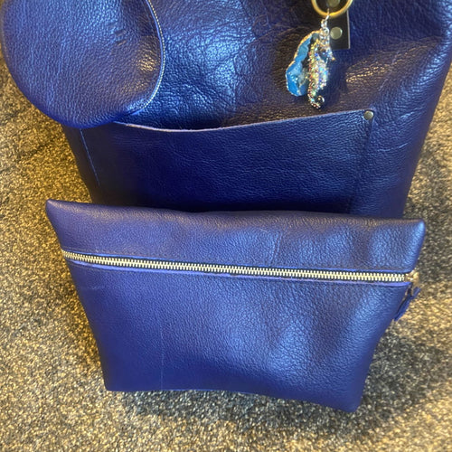 XL makeup bag is a MUST HAVE! - customer review photo