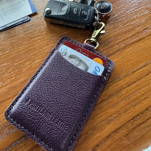 Vertical card holder clipped onto my keys - customer review photo