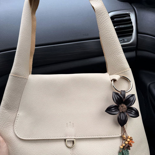 I receive many compliments on this bag - customer review photo