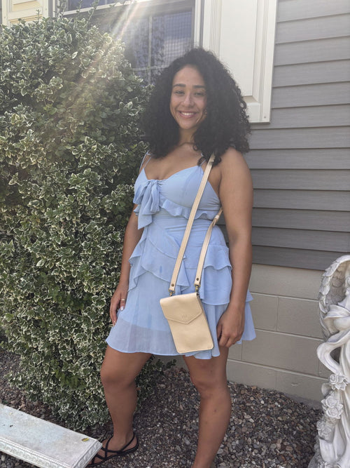 Perfect little bag in the perfect color to wear with a dress that doesn’t have pockets - customer review photo