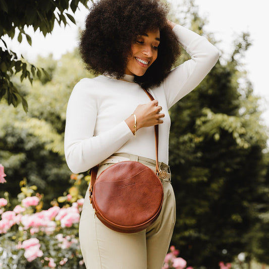Nutmeg*Large | Circle shaped crossbody bag with top zipper