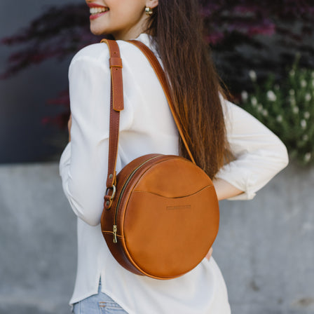 Honey*Small | Circle shaped crossbody bag with top zipper