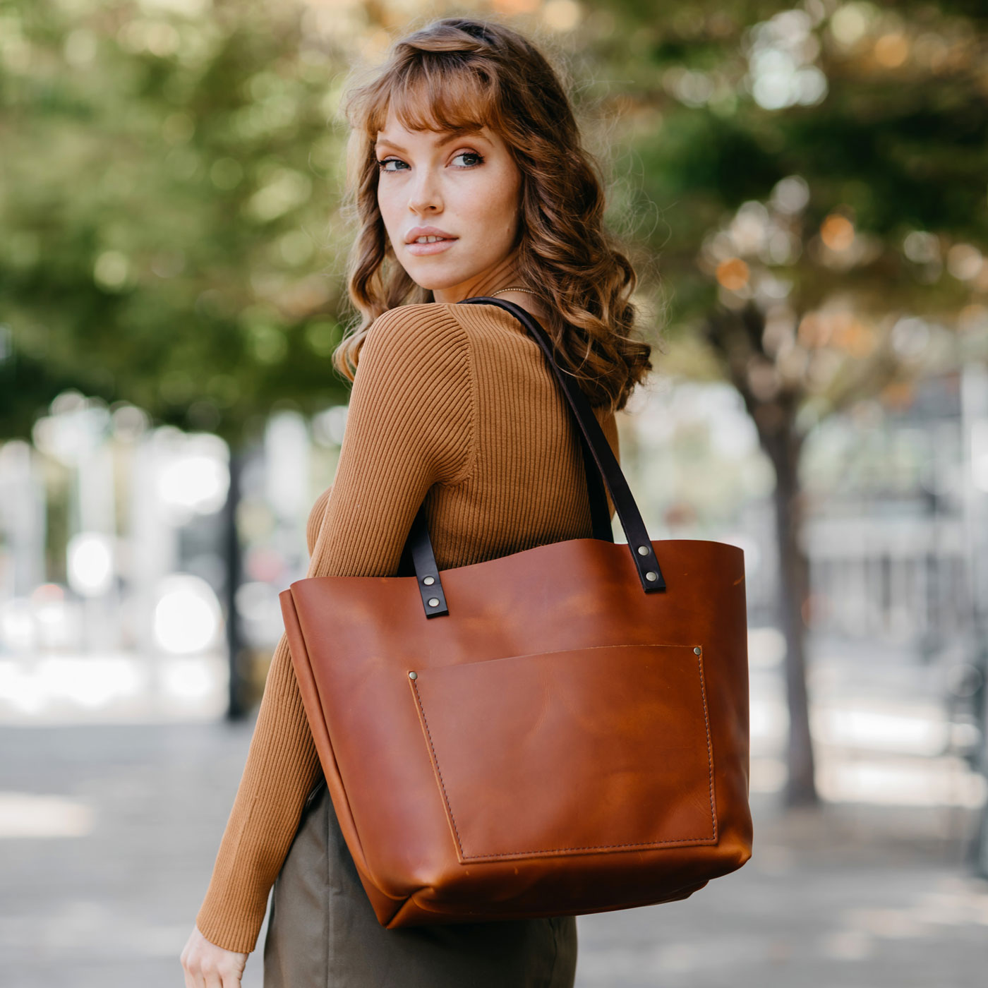 Honey*Classic | Large leather tote bag with sturdy bridle handles and front pocket