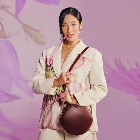 Cognac*Small | Circle shaped crossbody bag with top zipper