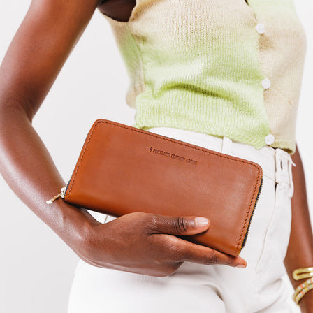 Cognac | Large accordion leather wallet with zipper and PLG logo