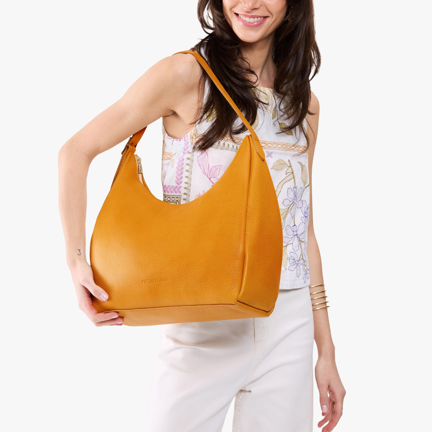 Sunshine*Large | U-shaped, flat-bottomed leather shoulder bag with adjustable strap