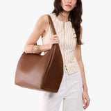 Asheville Oversized | U-shaped, flat-bottomed leather shoulder bag with adjustable strap