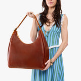 Nutmeg Oversized | U-shaped, flat-bottomed leather shoulder bag with adjustable strap
