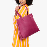 Cosmo Large | Model carrying leather tote bag with matching leather handles