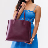 Lollipop Large | Model holding leather tote bag with interior snap key loop