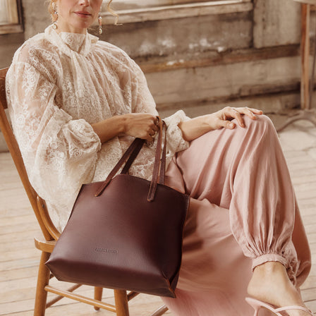 Coldbrew*Medium | Leather tote bag with interior snap key loop