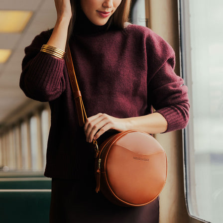 Meadow*Small | Circle shaped crossbody bag with top zipper