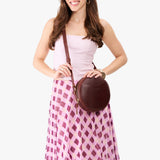 Cognac Large | Circle shaped crossbody bag with top zipper