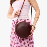 Cognac Large | Circle shaped crossbody bag with top zipper