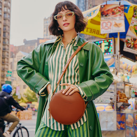 Honey*Large | Circle shaped crossbody bag with top zipper