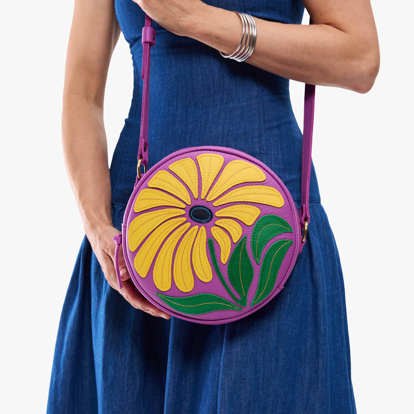 Wildflower Cattleya*Large | Model holding circle shaped crossbody bag with top zipper