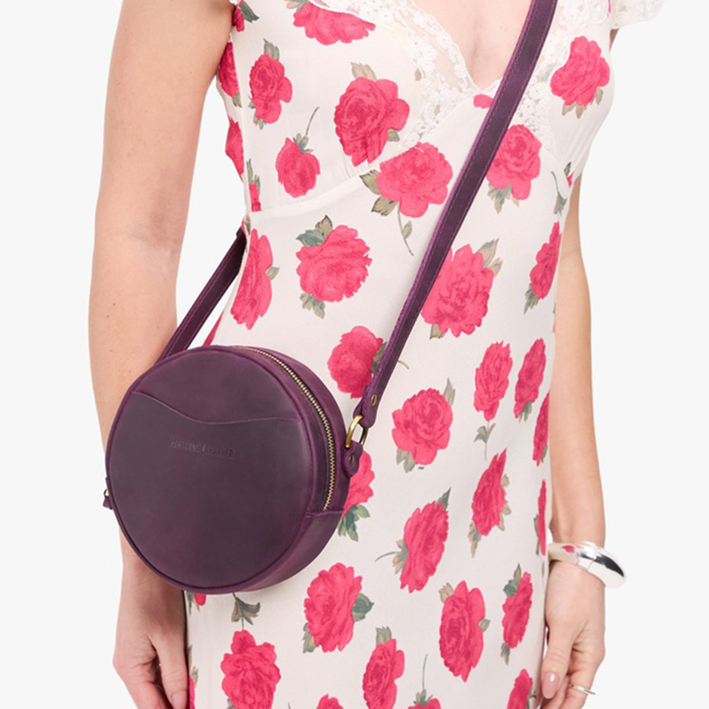 Larkspur*Small | Circle shaped crossbody bag with top zipper