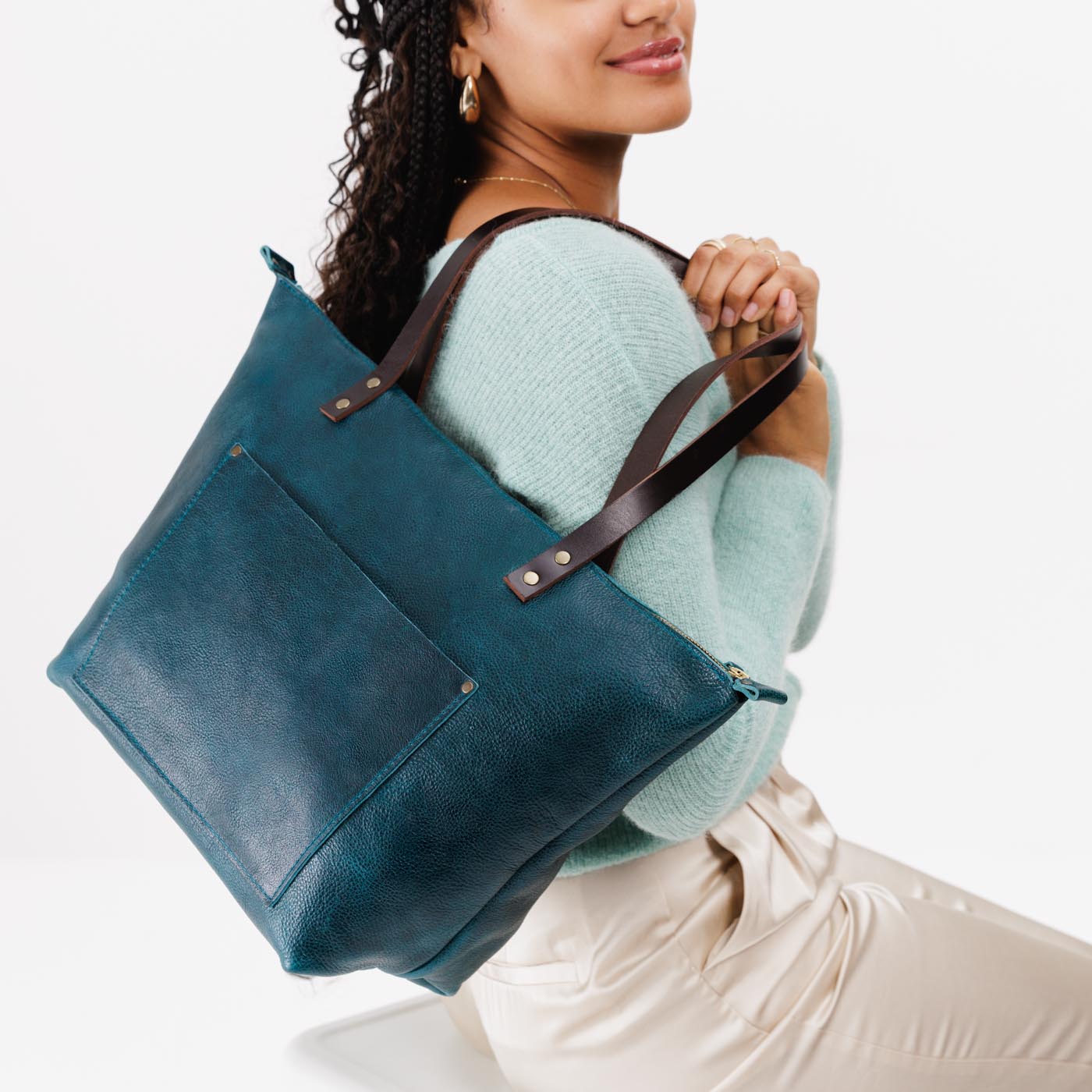 Lagoon*Zipper | Large leather tote bag with sturdy bridle handles and front pocket