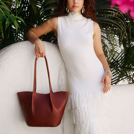 Nutmeg*Large | Wide bucket shaped tote bag with matching leather handles