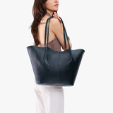 Boreal Oversized | Model carrying extra wide bucket shaped tote bag with matching leather handles