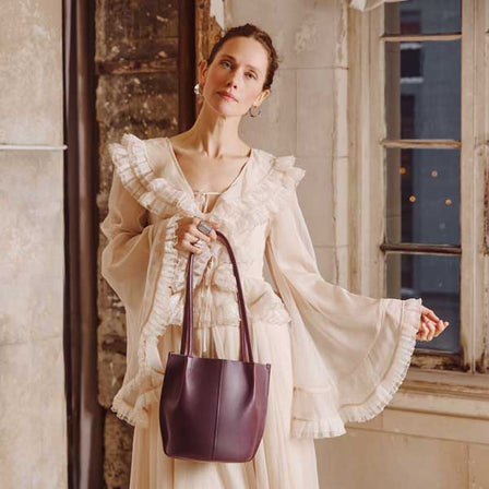 Plum*Classic | Petite bucket shaped tote bag with matching leather handles