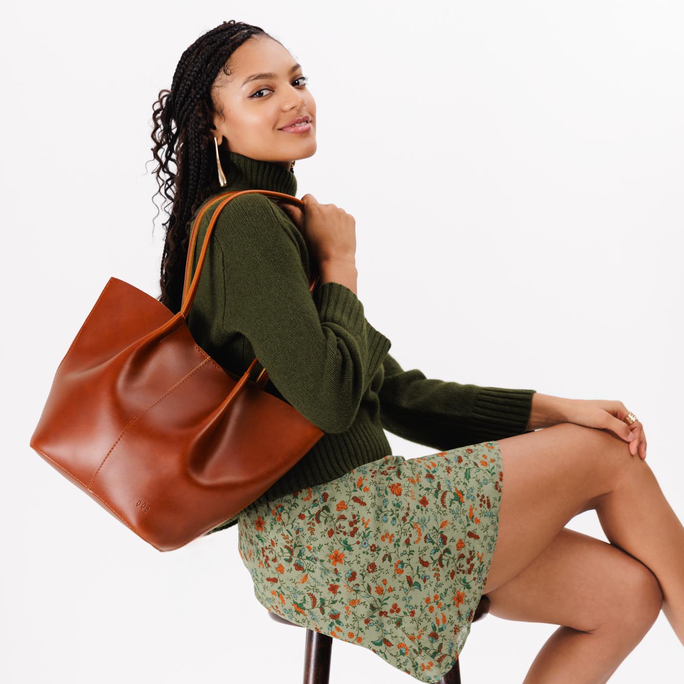 Madrone*Large | Model holding wide bucket shaped tote bag with matching leather handles