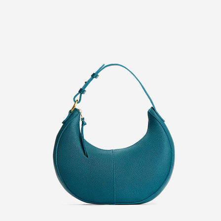 Aquarius*Classic | Crescent shaped shoulder bag with zipper closure and adjustable strap