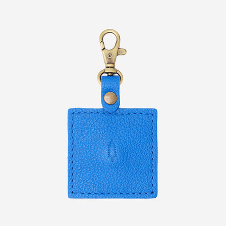 Skydive | Square-shaped leather AirTag holder with snap closure and swivel lobster claw clasp