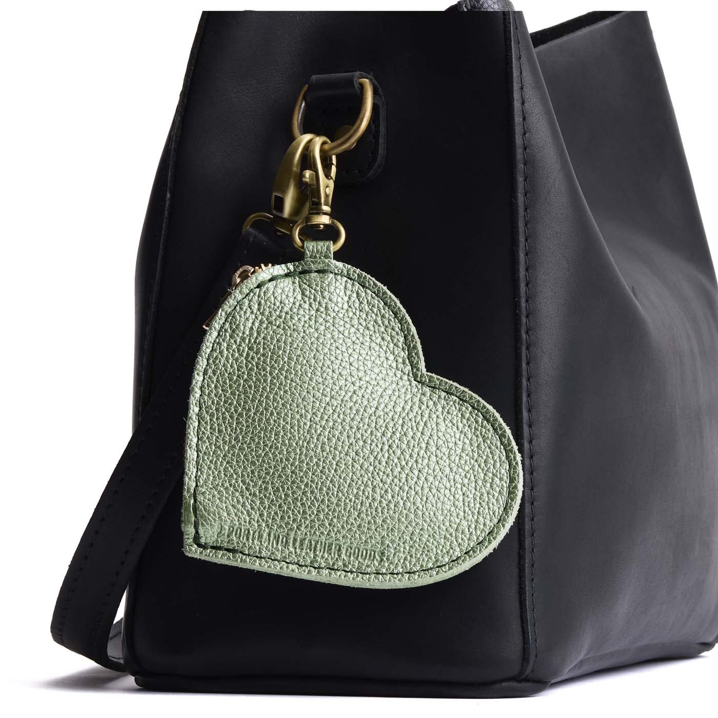 【りこ】é Heart pouch shoulder strap bag Heart Pouch – Portland Leather