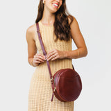Cognac Large | Circle shaped crossbody bag with top zipper