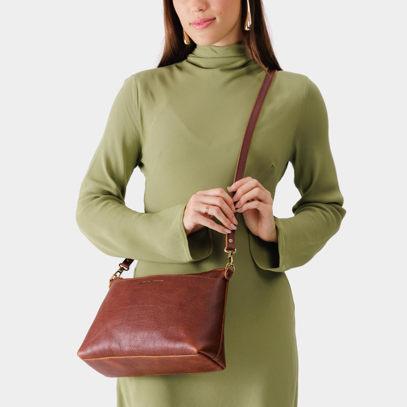 Nutmeg*Large | Zip top crossbody bag with detachable strap