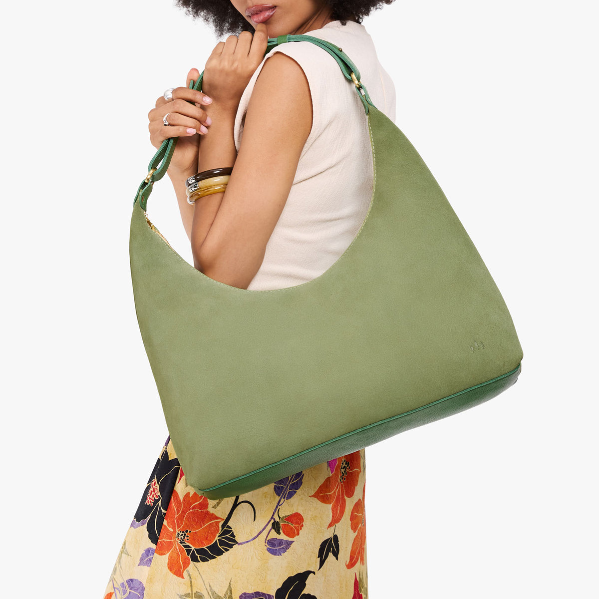 Laurel*Large*Classic | U-shaped shoulder bag with adjustable strap and fringe detail