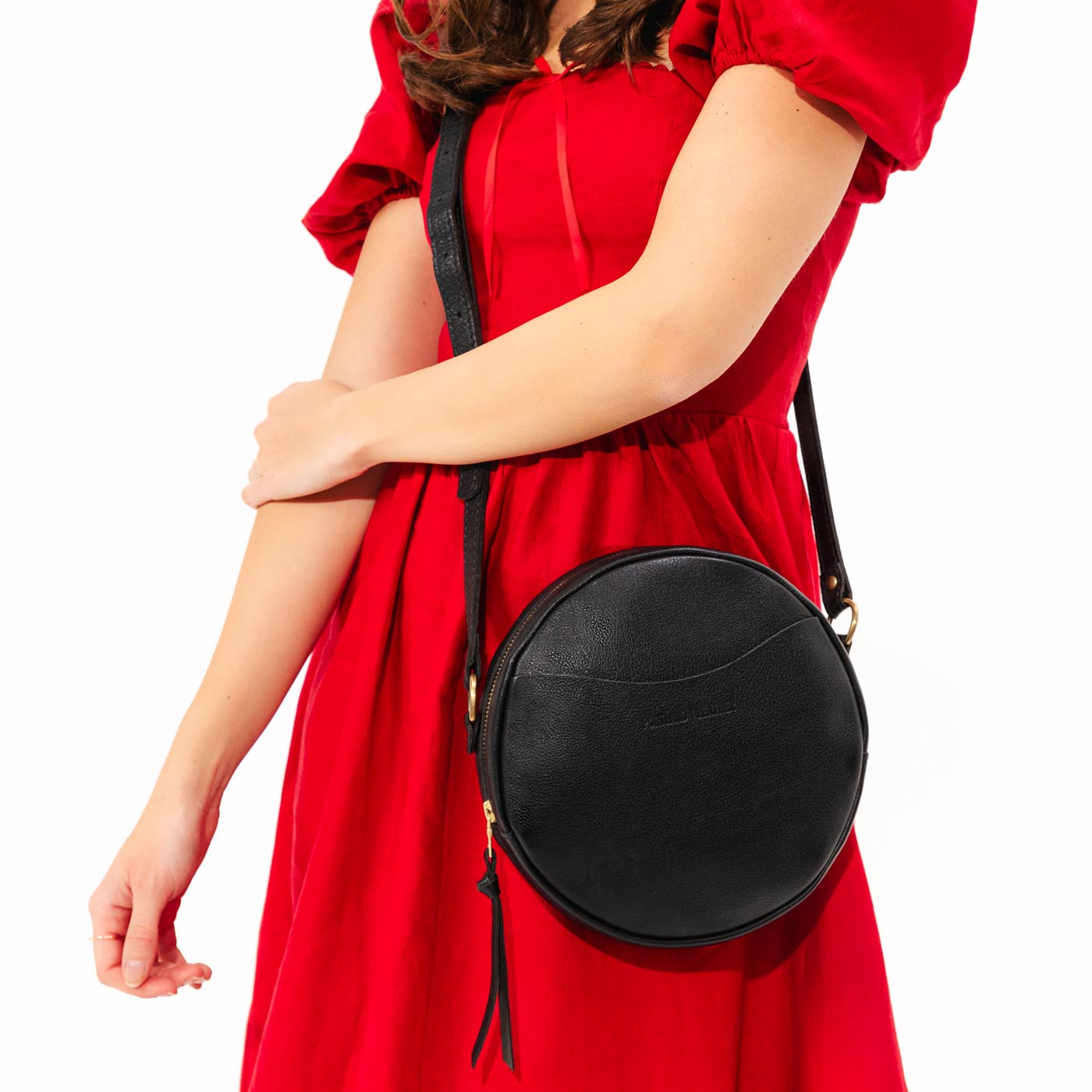 Pebbled--black*Large | Circle shaped crossbody bag with top zipper