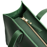 Aruba | Closeup of tote bag's zipper closure