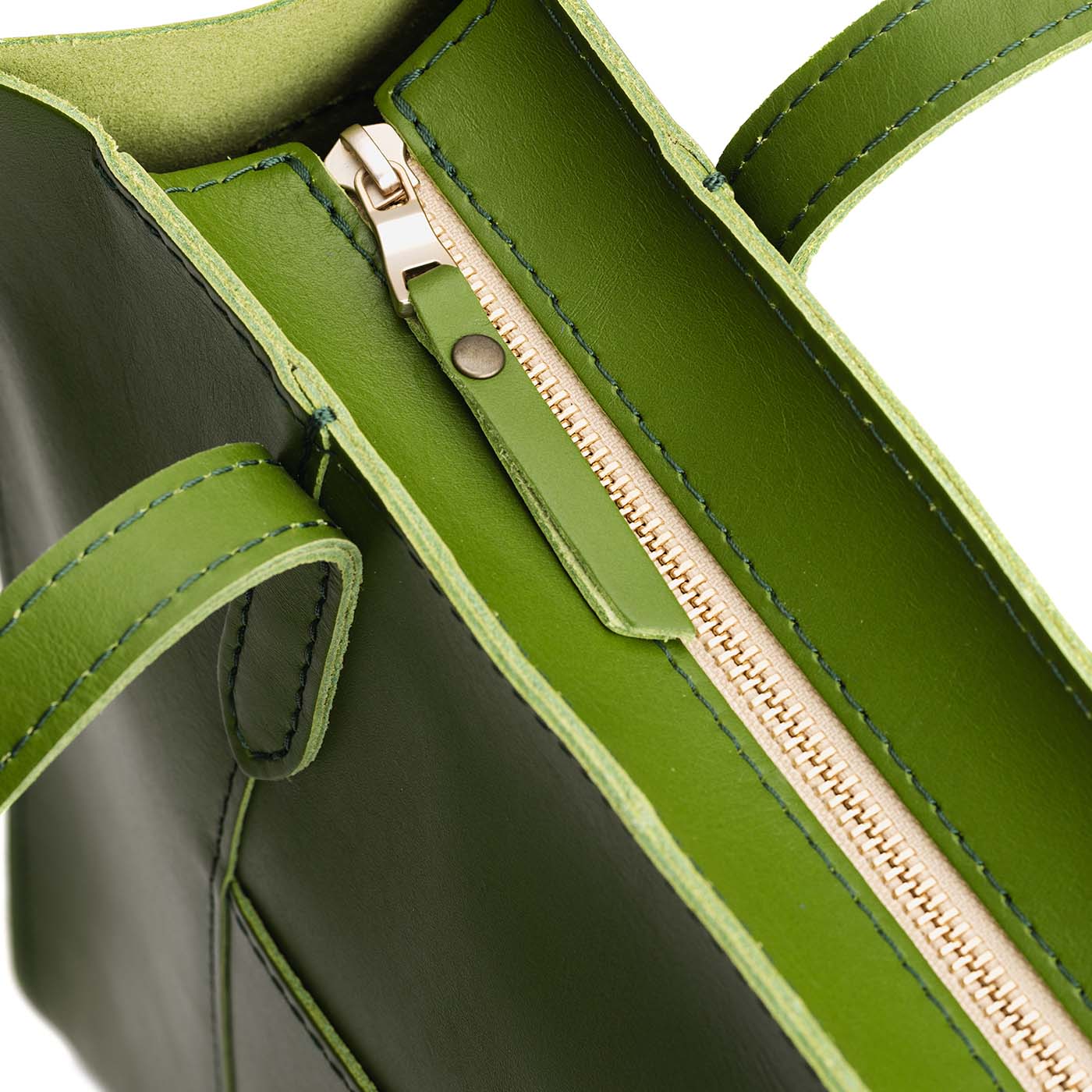 Green Apple | Closeup of tote bag's zipper closure
