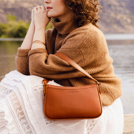  Honey | Petite bean shaped shoulder bag with a zipper closure
