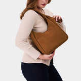 Jackson Large | U-shaped, flat-bottomed leather shoulder bag with two outside pockets