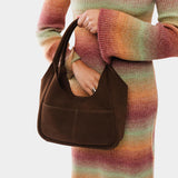 Stagecoach Medium | U-shaped, flat-bottomed leather shoulder bag with two outside pockets