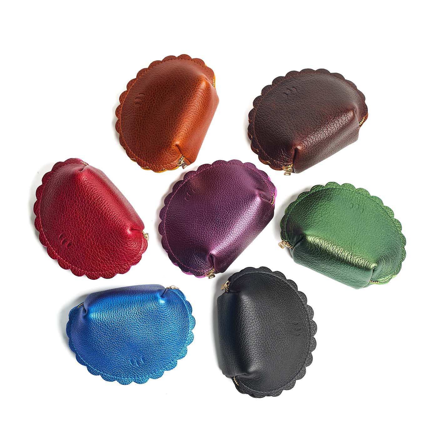 All Variants | Curved leather pouch with zipper and scalloped edges