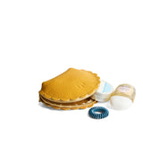 Sunshine Small | Curved leather pouch with zipper and scalloped edges