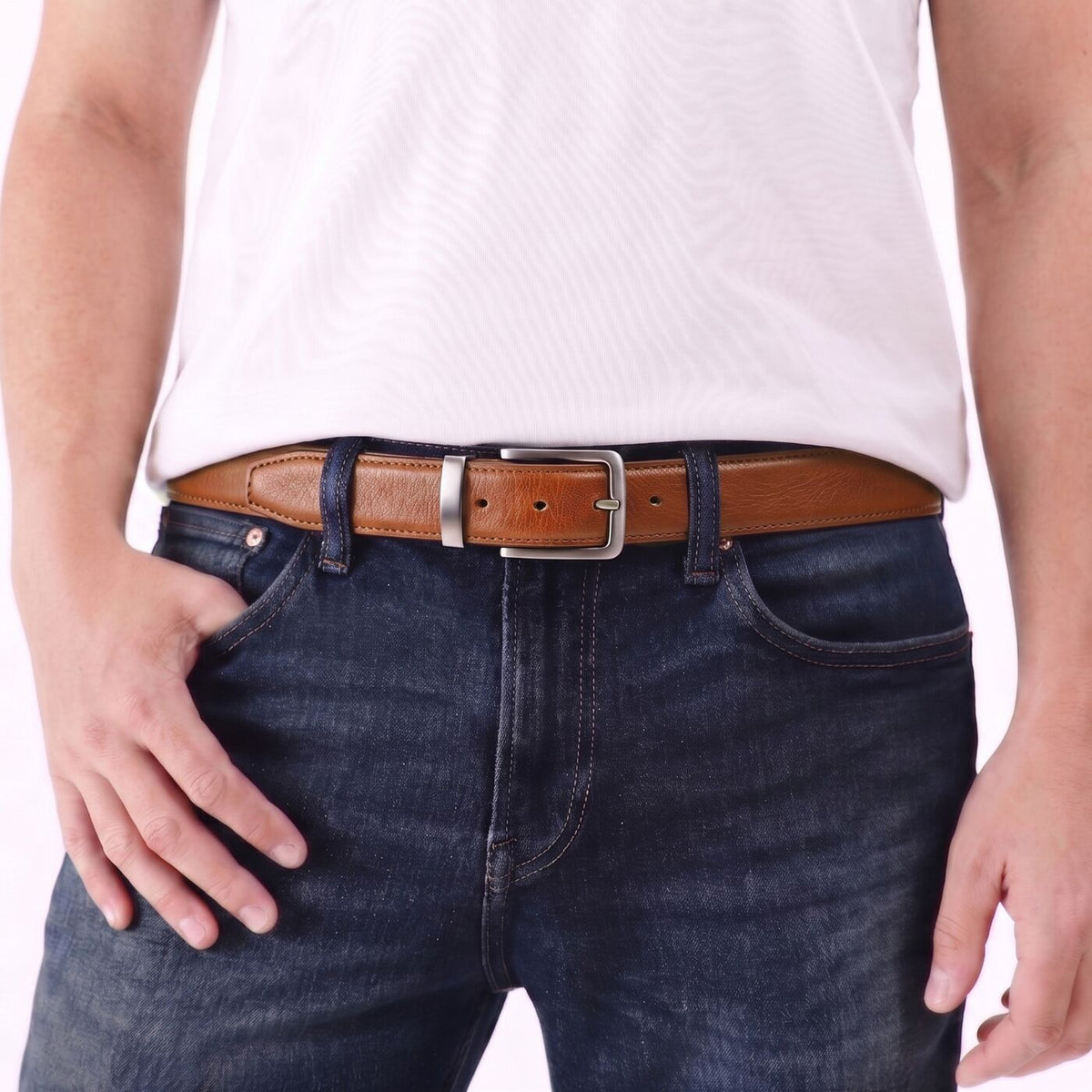Pecan Amber | A person wearing the Italian Reversible Leather Belt on the pebbled black side