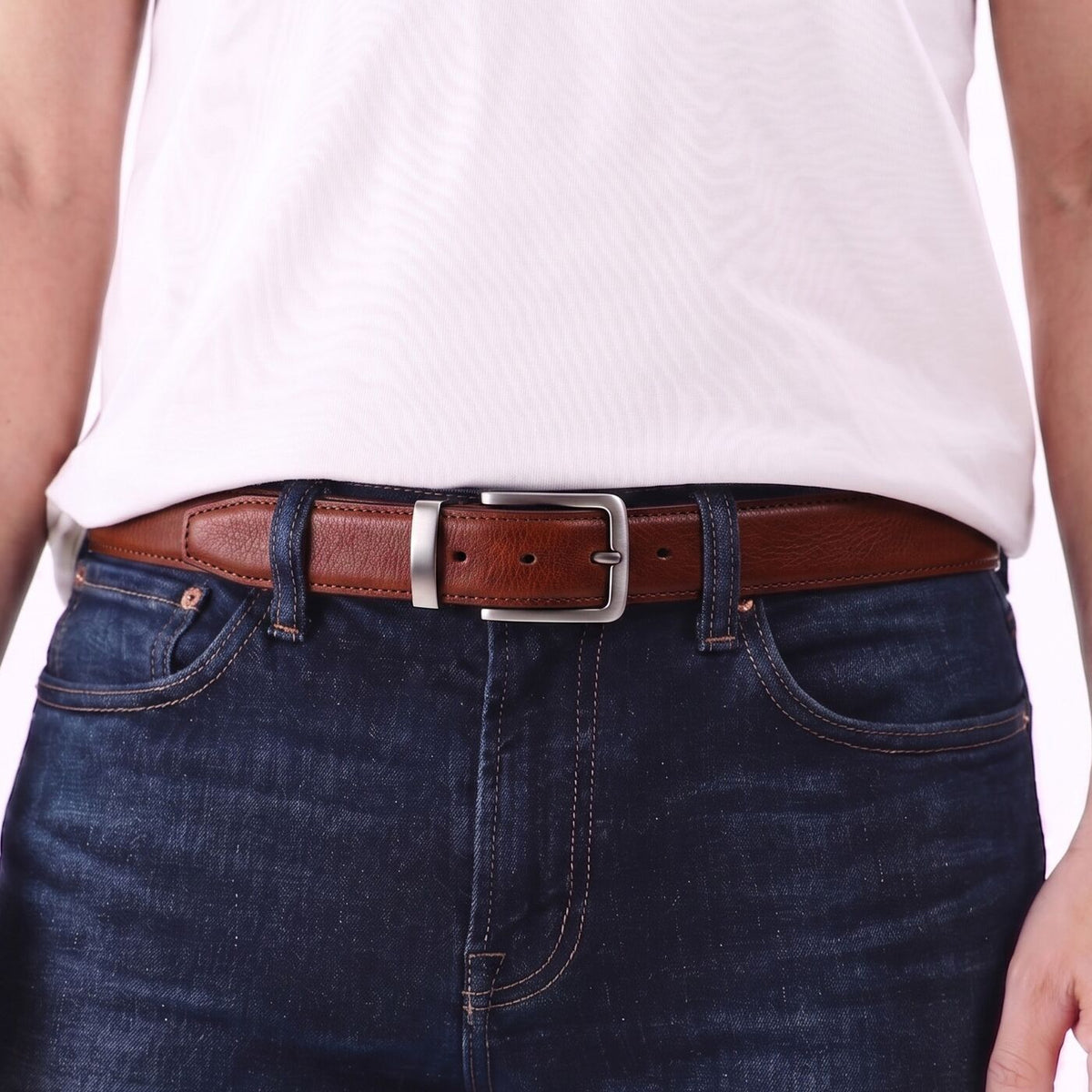 Pecan Amber | A person wearing the Italian Reversible Leather Belt on the pebbled black side