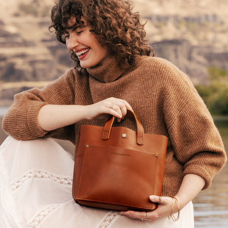 Honey*Classic | Crossbody tote bag with snap closure and front pocket