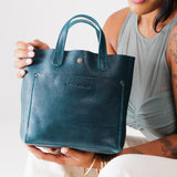 Lagoon Classic | Crossbody tote bag with snap closure and front pocket