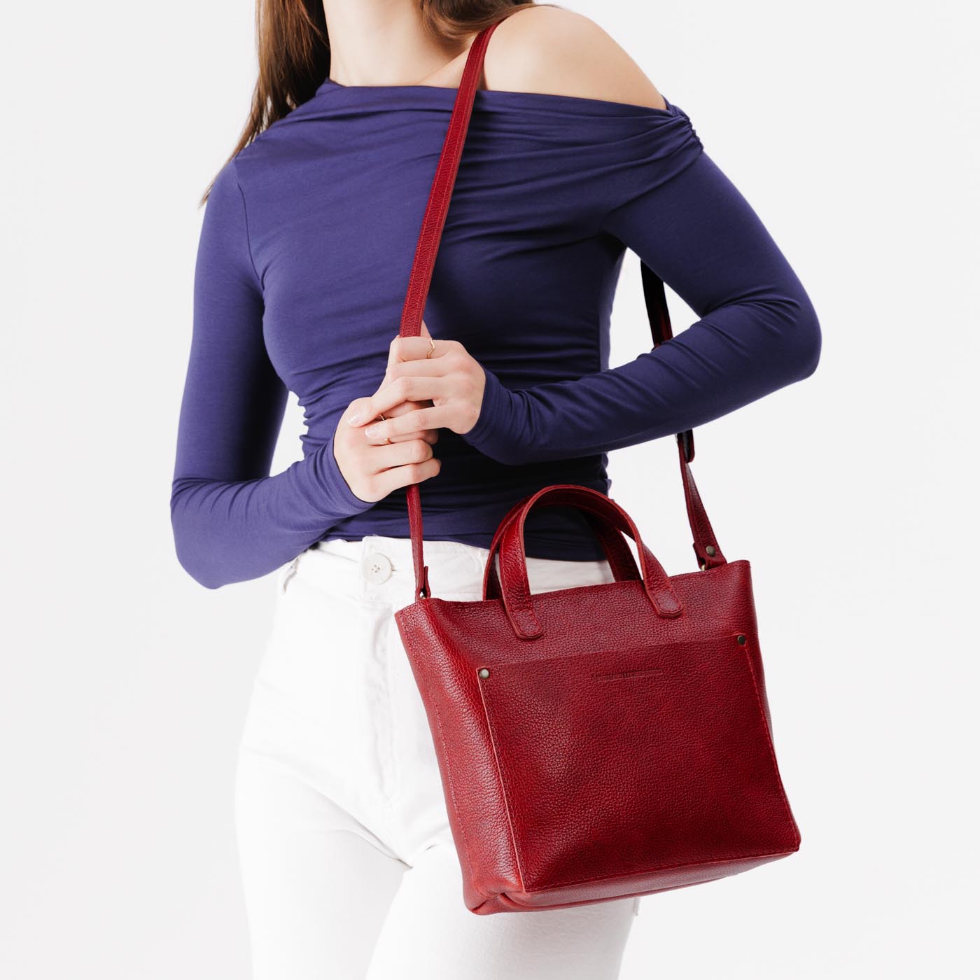 Chili Red*Zipper | Model wearing crossbody tote bag with zipper closure and front pocket