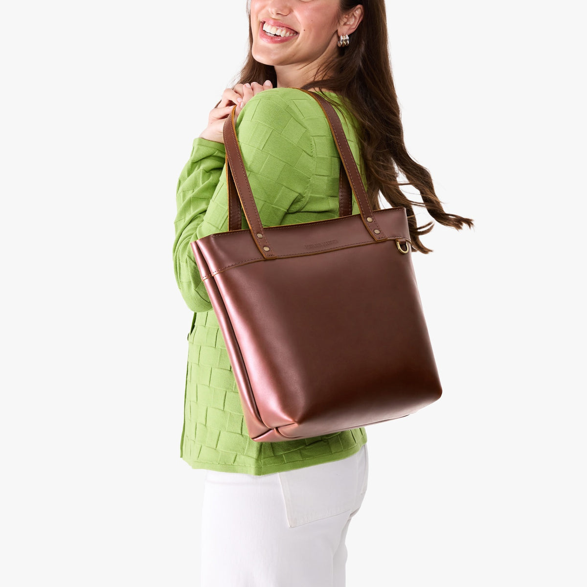 Cognac*Medium*Zipper | Model wearing leather tote bag with riveted straps and exterior key loop