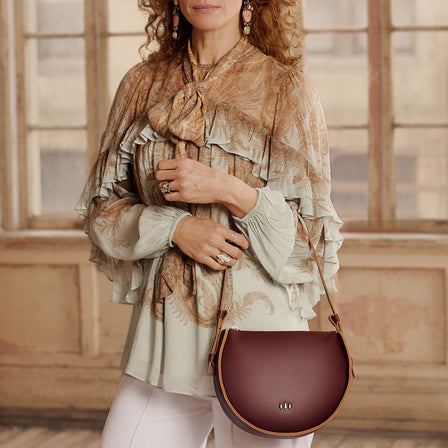 Cognac | Rounded structured shoulder bag