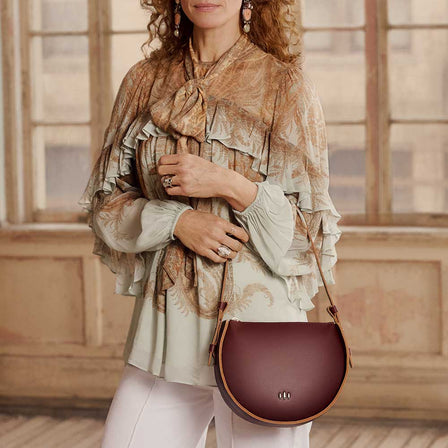 Cognac | Rounded structured shoulder bag