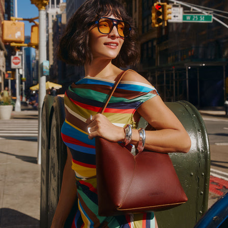 Nutmeg*Large | Mid-size shoulder bag with magnetic snap closure