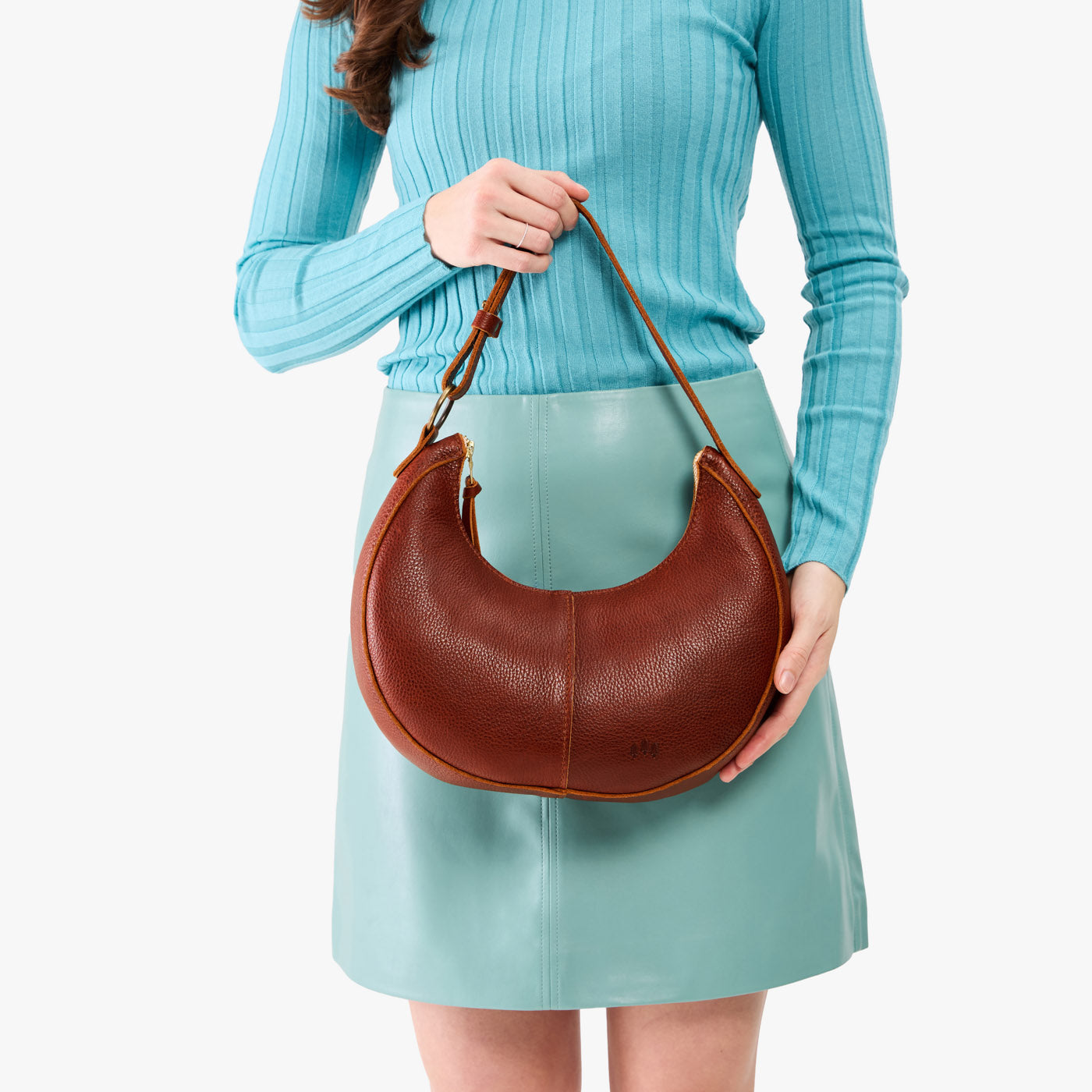 Nutmeg*Classic | Crescent shaped shoulder bag with zipper closure and adjustable strap